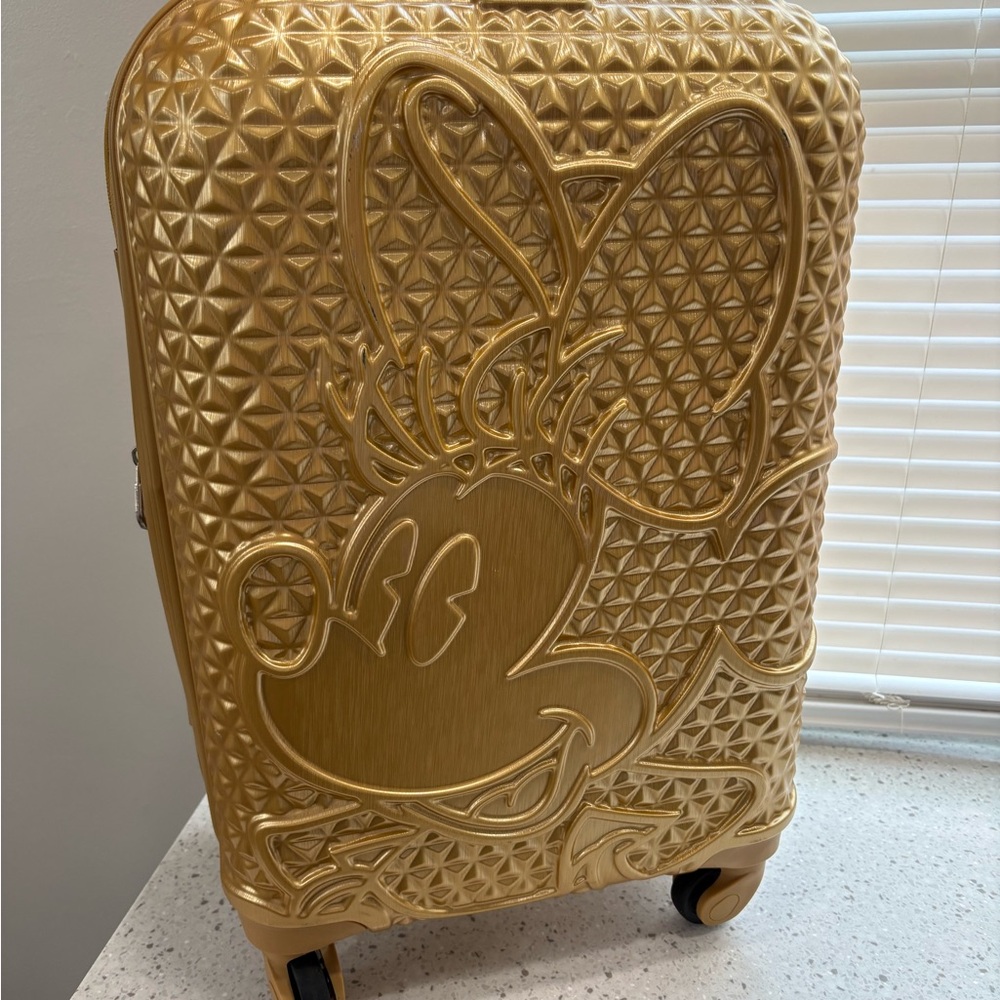 READ ENTIRE LISTING!!!    NWT DISNEY MINNIE MOUSE FŪL 22.5" LUGGAGE SPINNER Gold